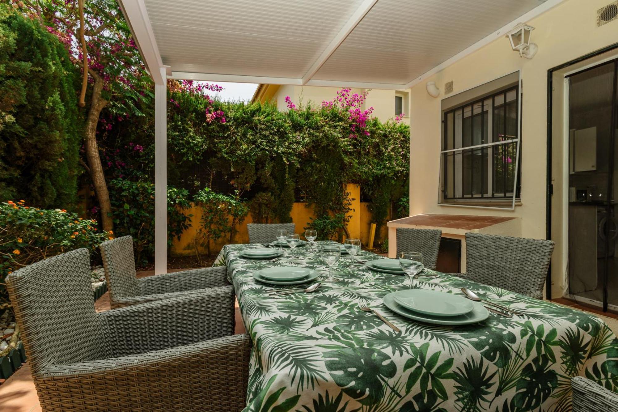 Beautiful Townhouse Walking Distance To The Beach In Costabella, Marbella Villa Exterior photo