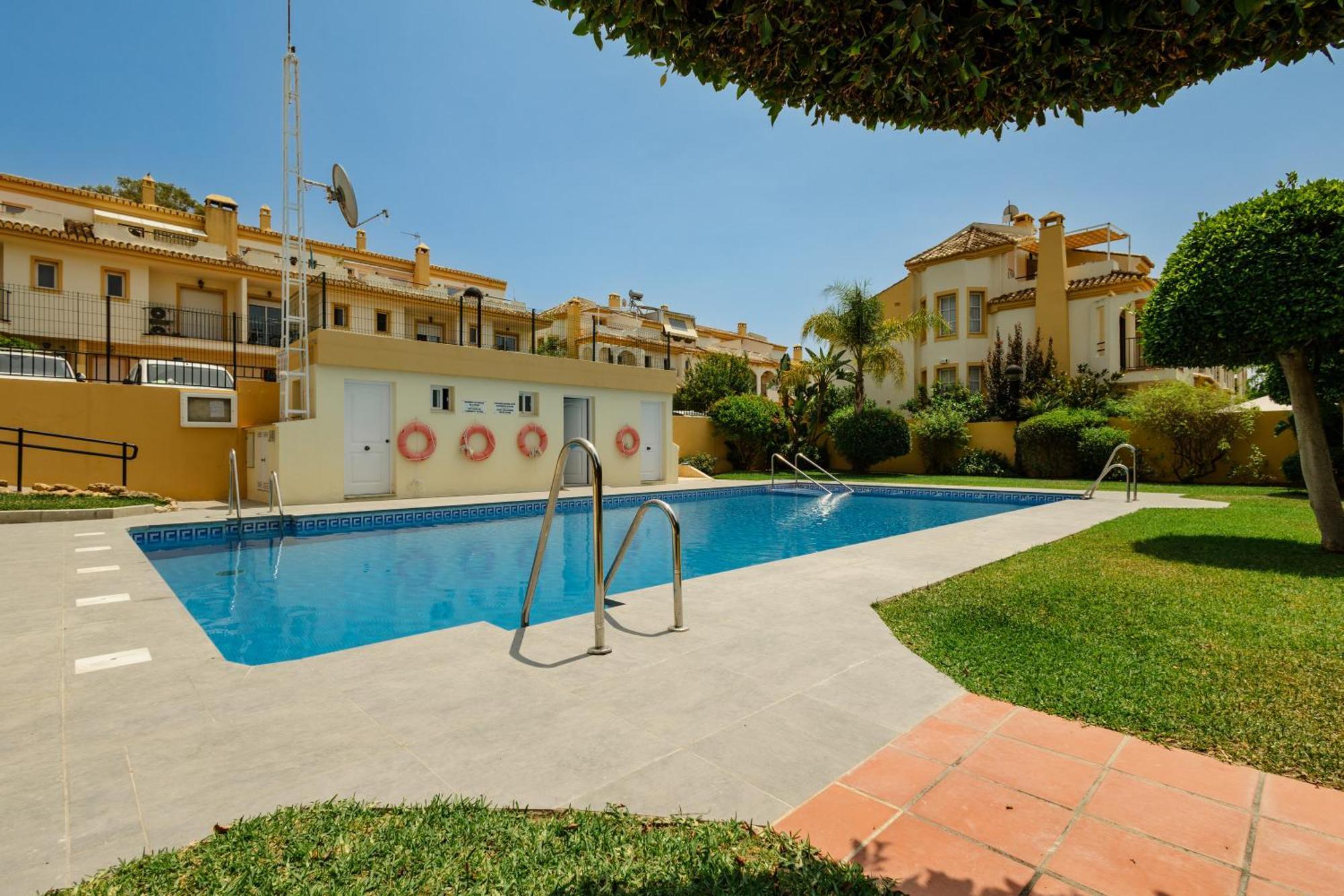 Beautiful Townhouse Walking Distance To The Beach In Costabella, Marbella Villa Exterior photo