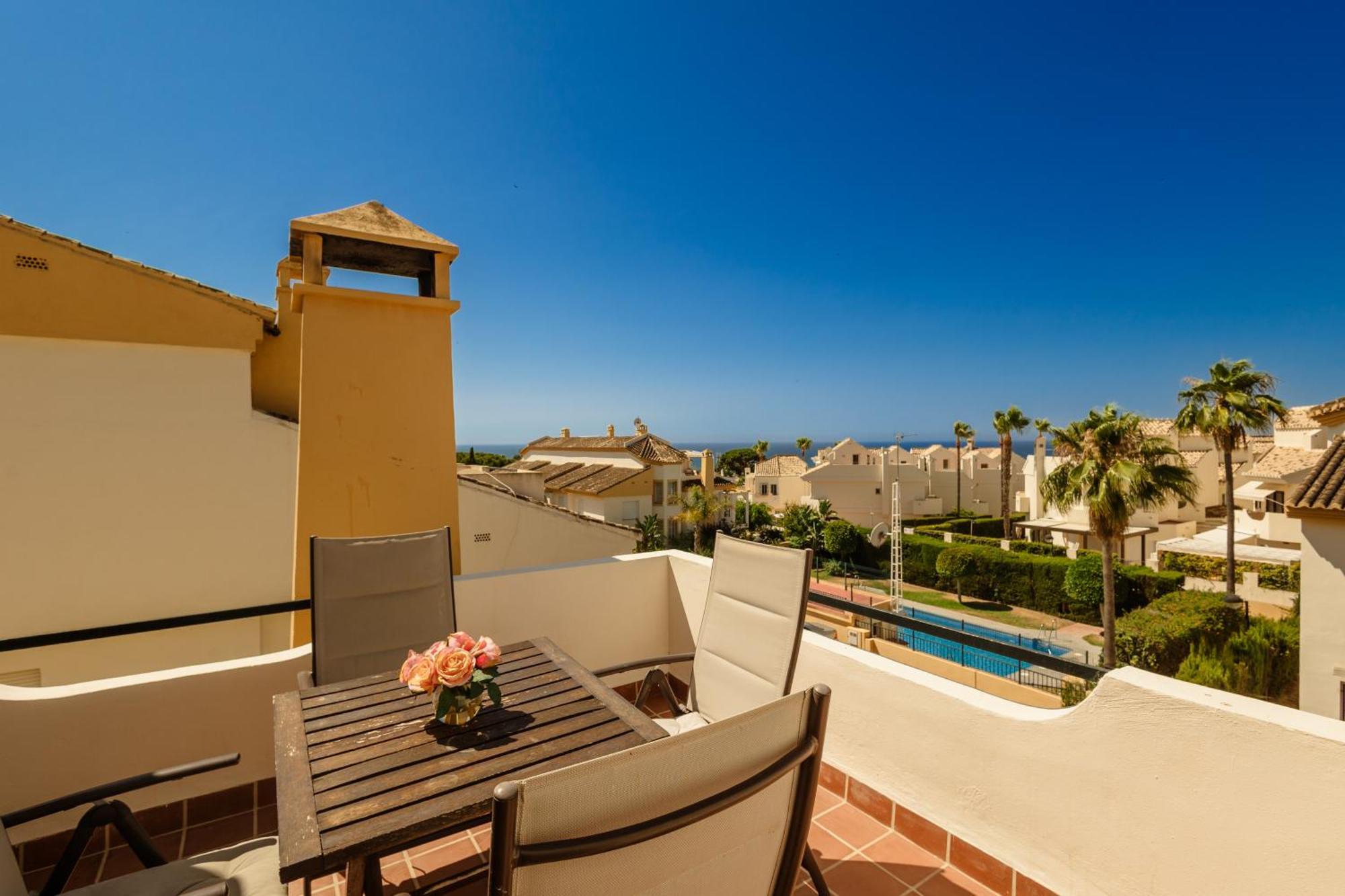 Beautiful Townhouse Walking Distance To The Beach In Costabella, Marbella Villa Exterior photo