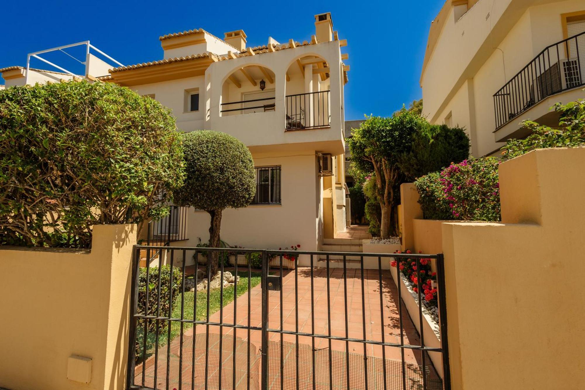 Beautiful Townhouse Walking Distance To The Beach In Costabella, Marbella Villa Exterior photo