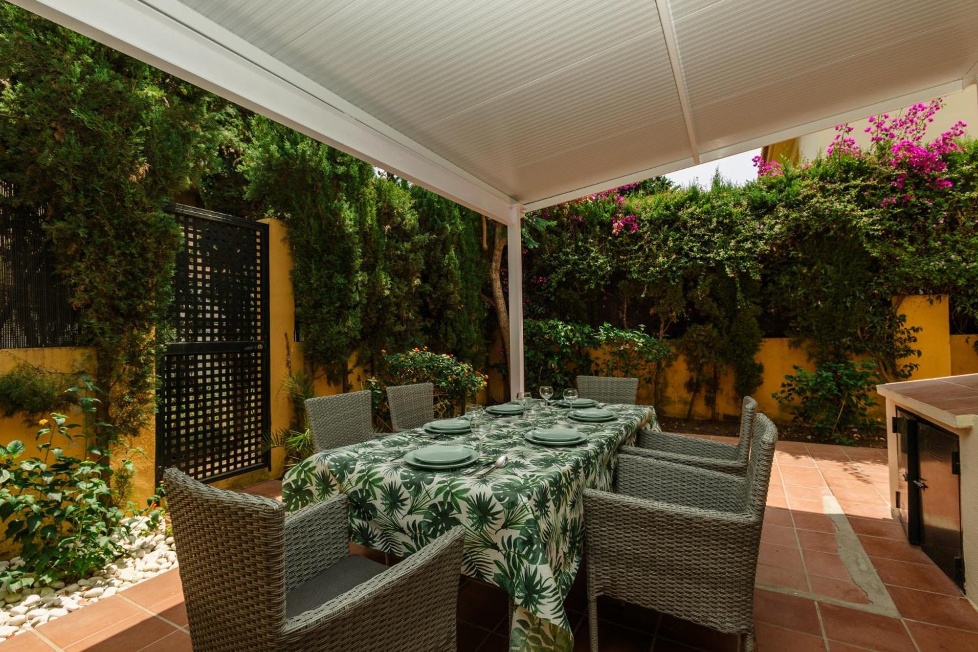 Beautiful Townhouse Walking Distance To The Beach In Costabella, Marbella Villa Exterior photo