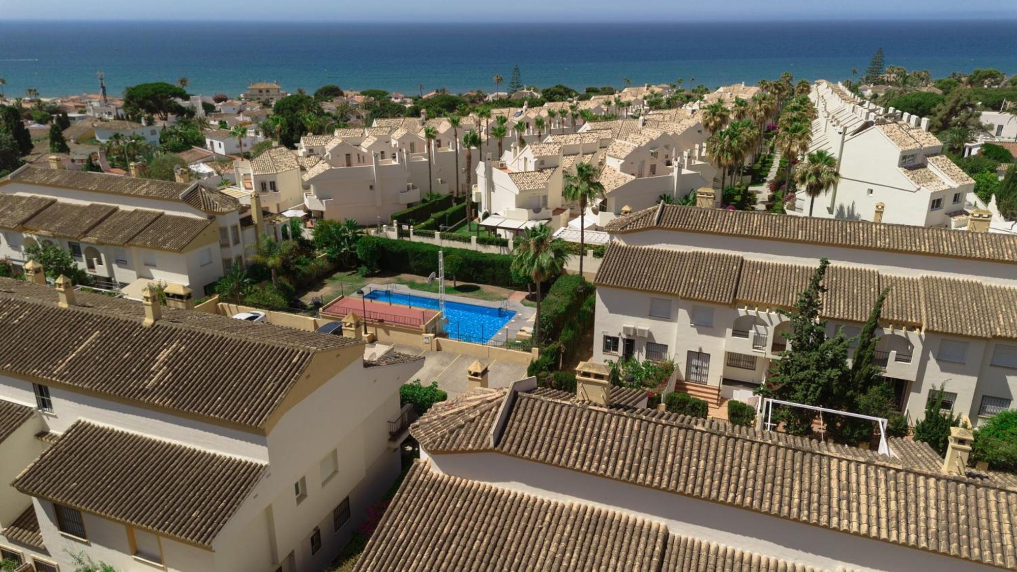 Beautiful Townhouse Walking Distance To The Beach In Costabella, Marbella Villa Exterior photo